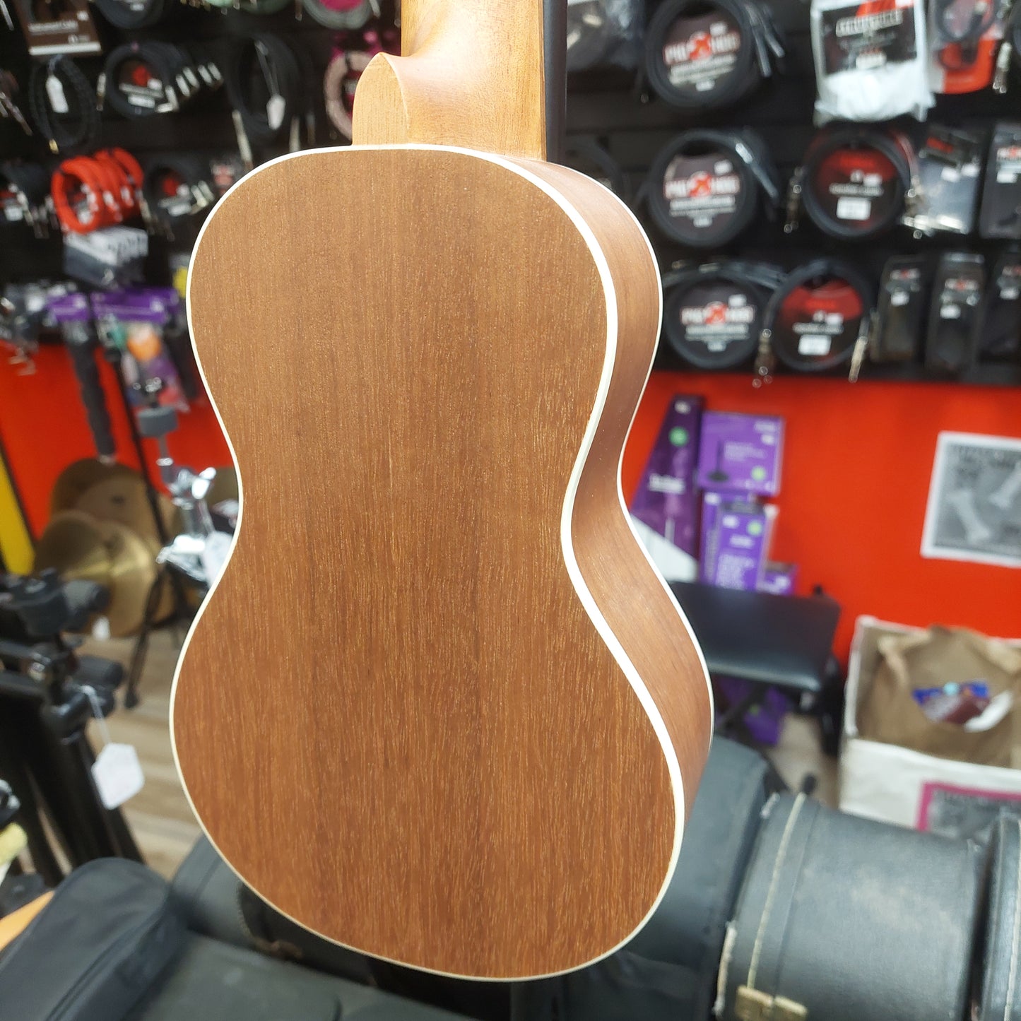 Penguin PGUKMPT Soprano Ukulele w/ Pinguin Gig Bag
