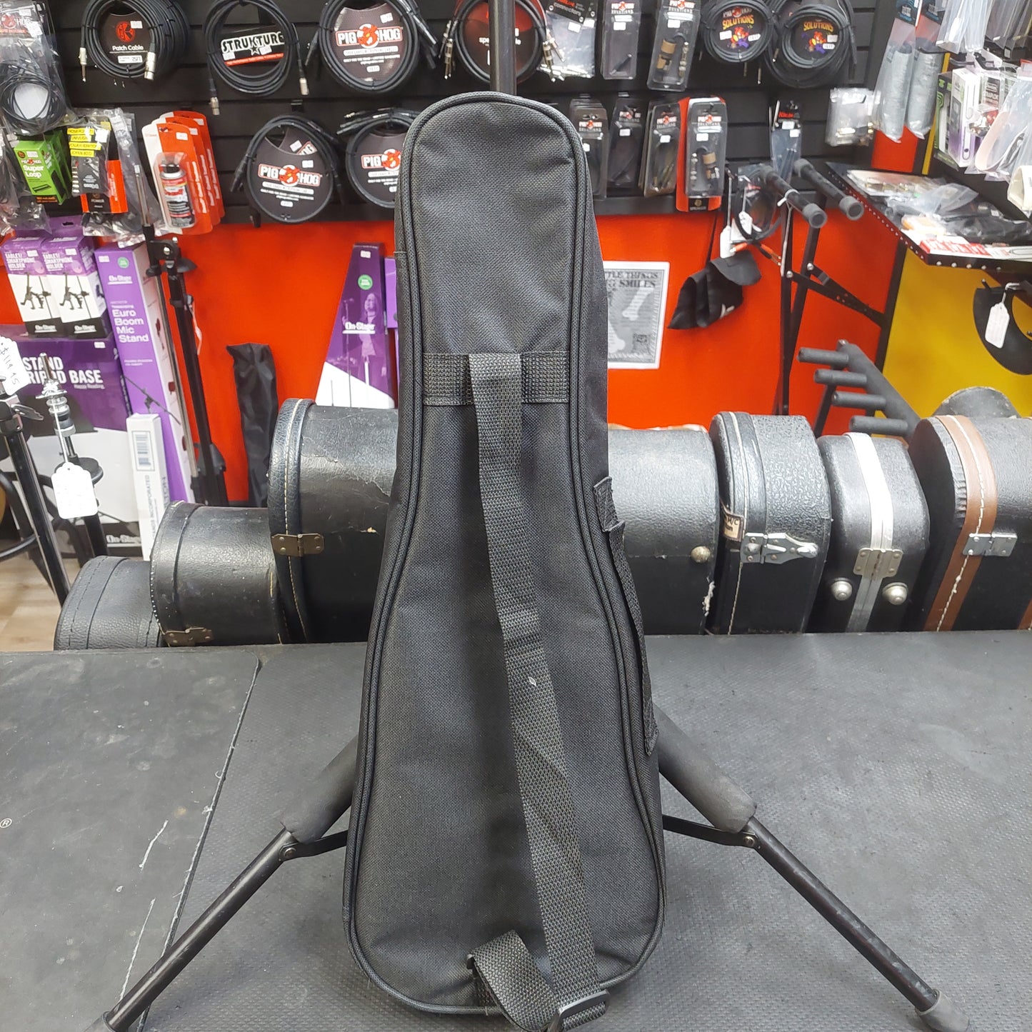 Penguin PGUKMPT Soprano Ukulele w/ Pinguin Gig Bag