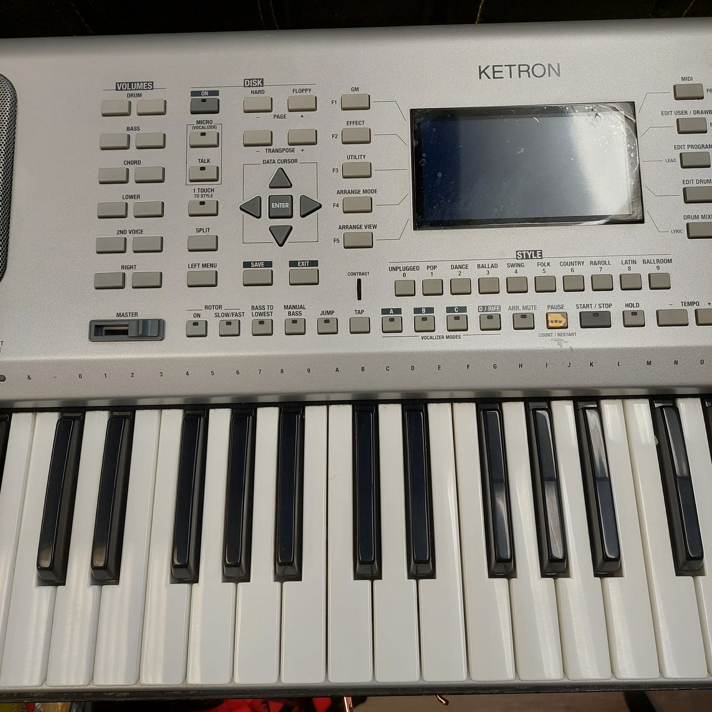 Ketron SD5 HD Digital Arranger Keyboard Workstation w/ Power Cable "No Floppy Disk" (USED) SN# B5BA20249G "Made In Italy"