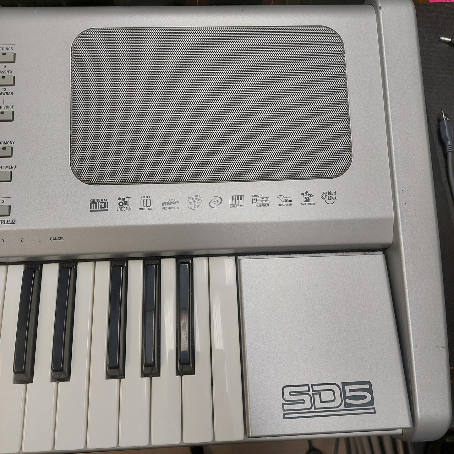 Ketron SD5 HD Digital Arranger Keyboard Workstation w/ Power Cable "No Floppy Disk" (USED) SN# B5BA20249G "Made In Italy"