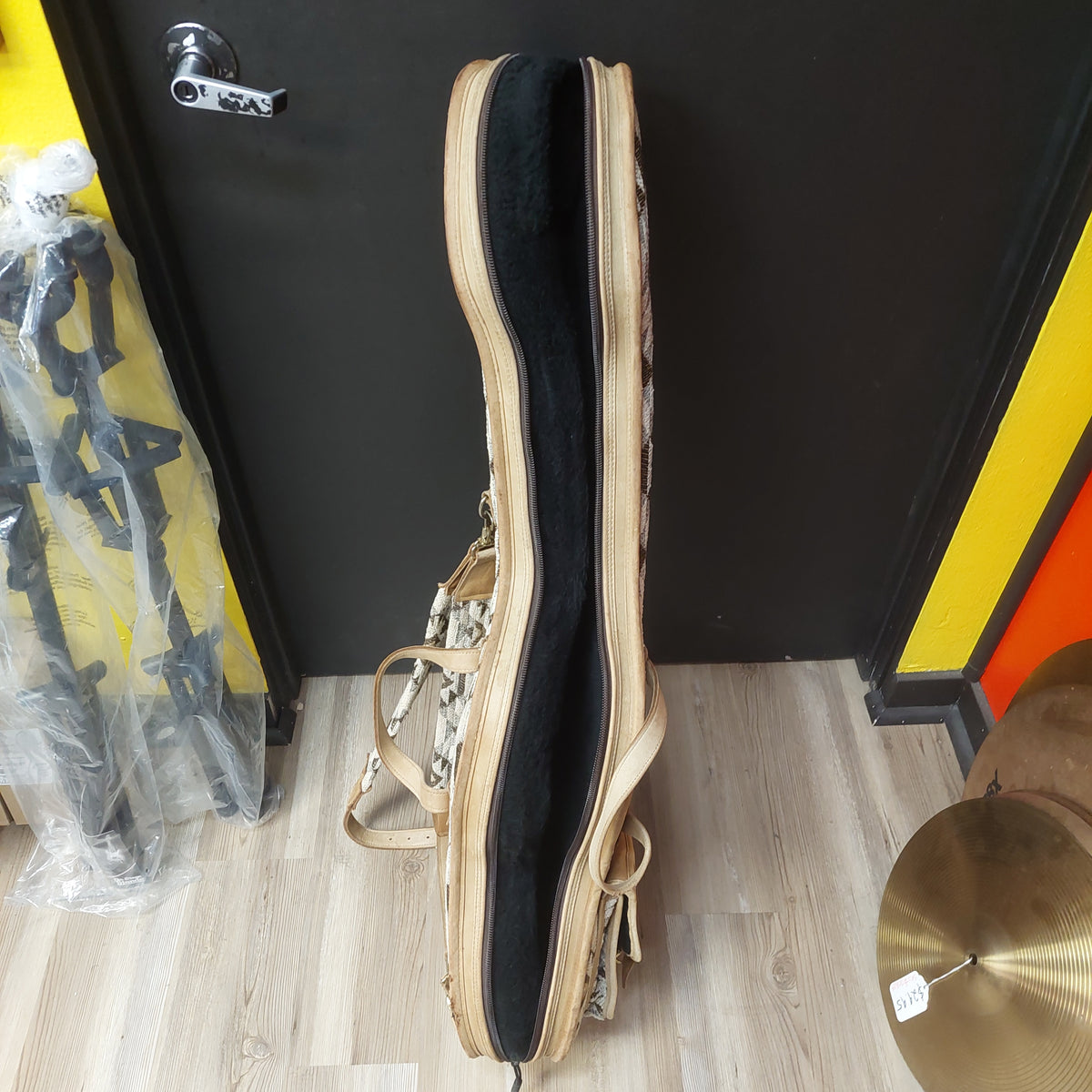 Levy’s Tapestry Leather Strat/Tele Gig Bag - Beige (USED)