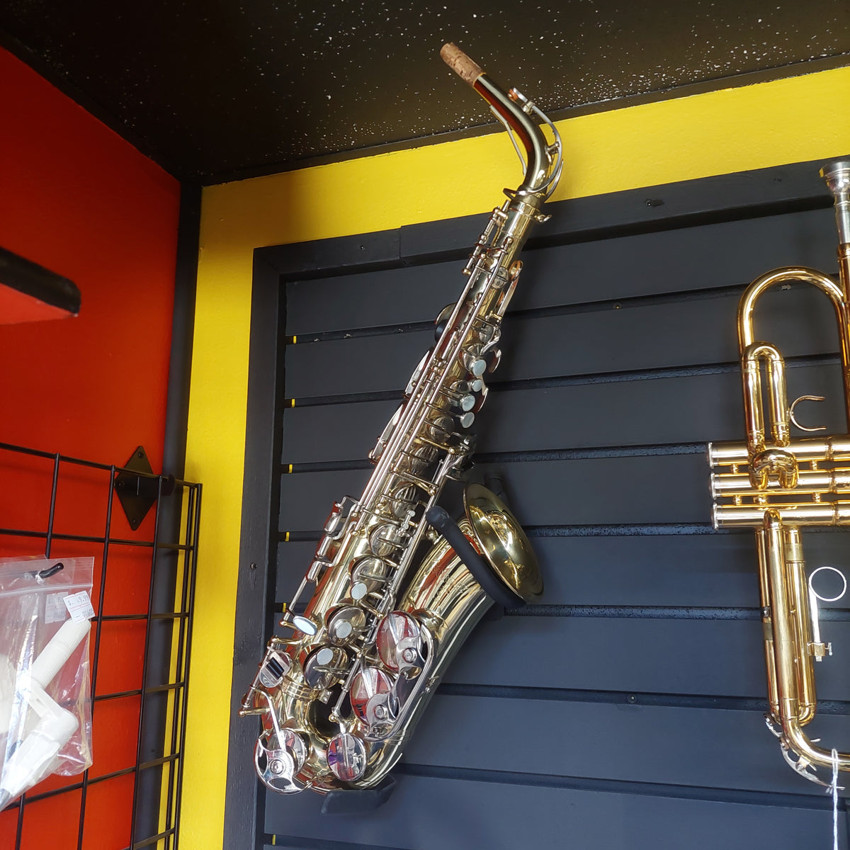 Selmer AS300 Alto Saxophone w/ Selmer Hard Case SN# 1279077 (USED)