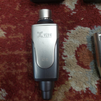 Xvive u4r2 In-Ear Monitor Wireless System w/ Pouch & Two Behringer In Ear Headphones w/ Cases (USED)