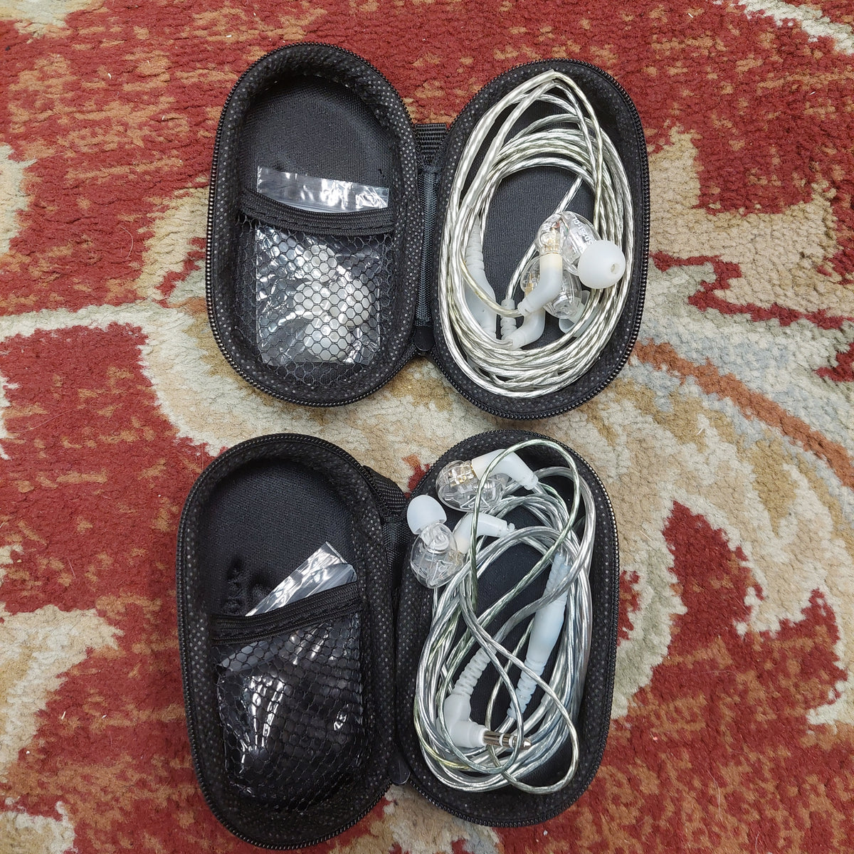 Xvive u4r2 In-Ear Monitor Wireless System w/ Pouch & Two Behringer In Ear Headphones w/ Cases (USED)
