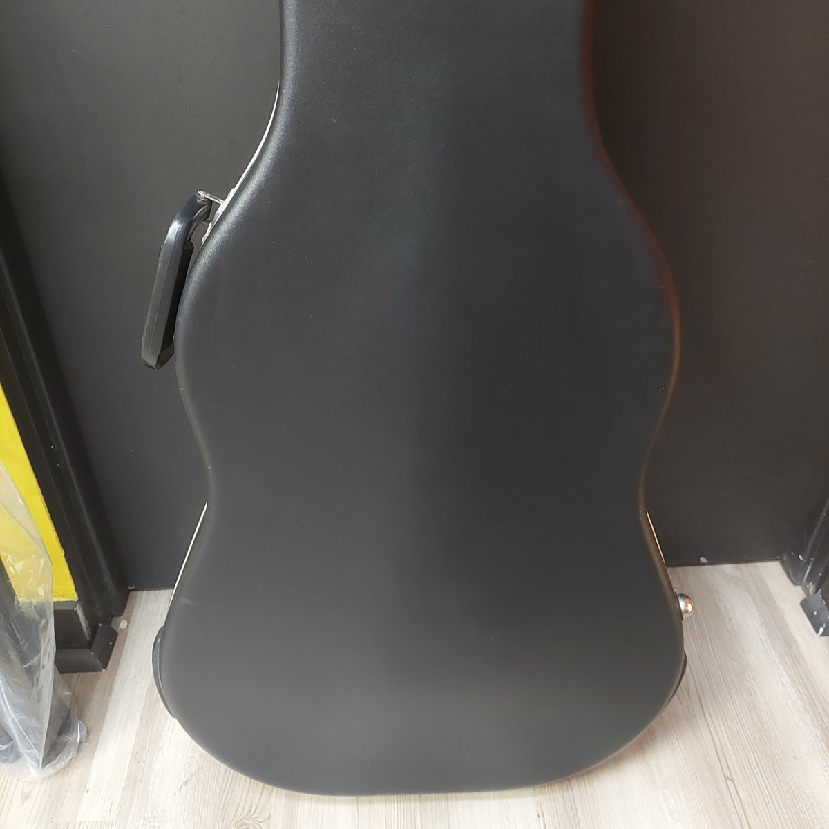 Acoustic Guitar Dreadnought Hard Case - Black (USED) "No Keys Included"