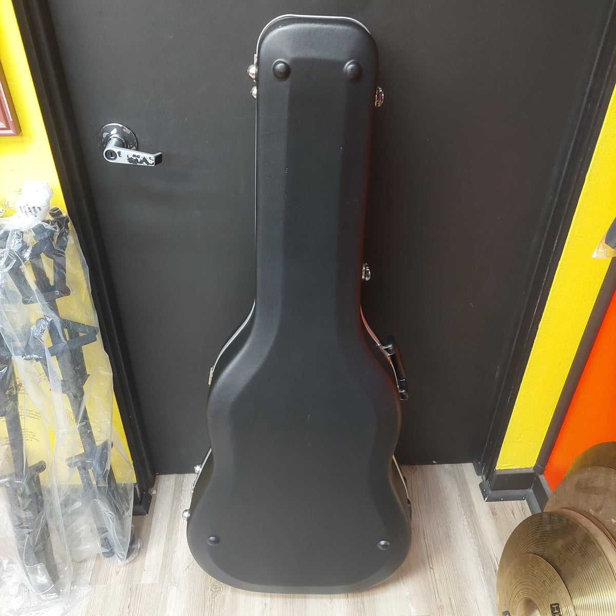 Acoustic Guitar Dreadnought Hard Case - Black (USED) "No Keys Included"