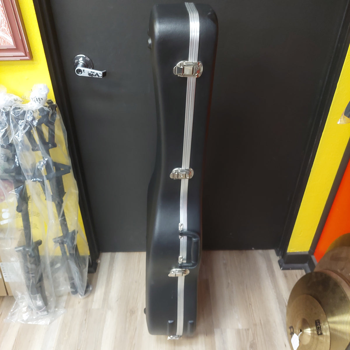 Acoustic Guitar Dreadnought Hard Case - Black (USED) "No Keys Included"