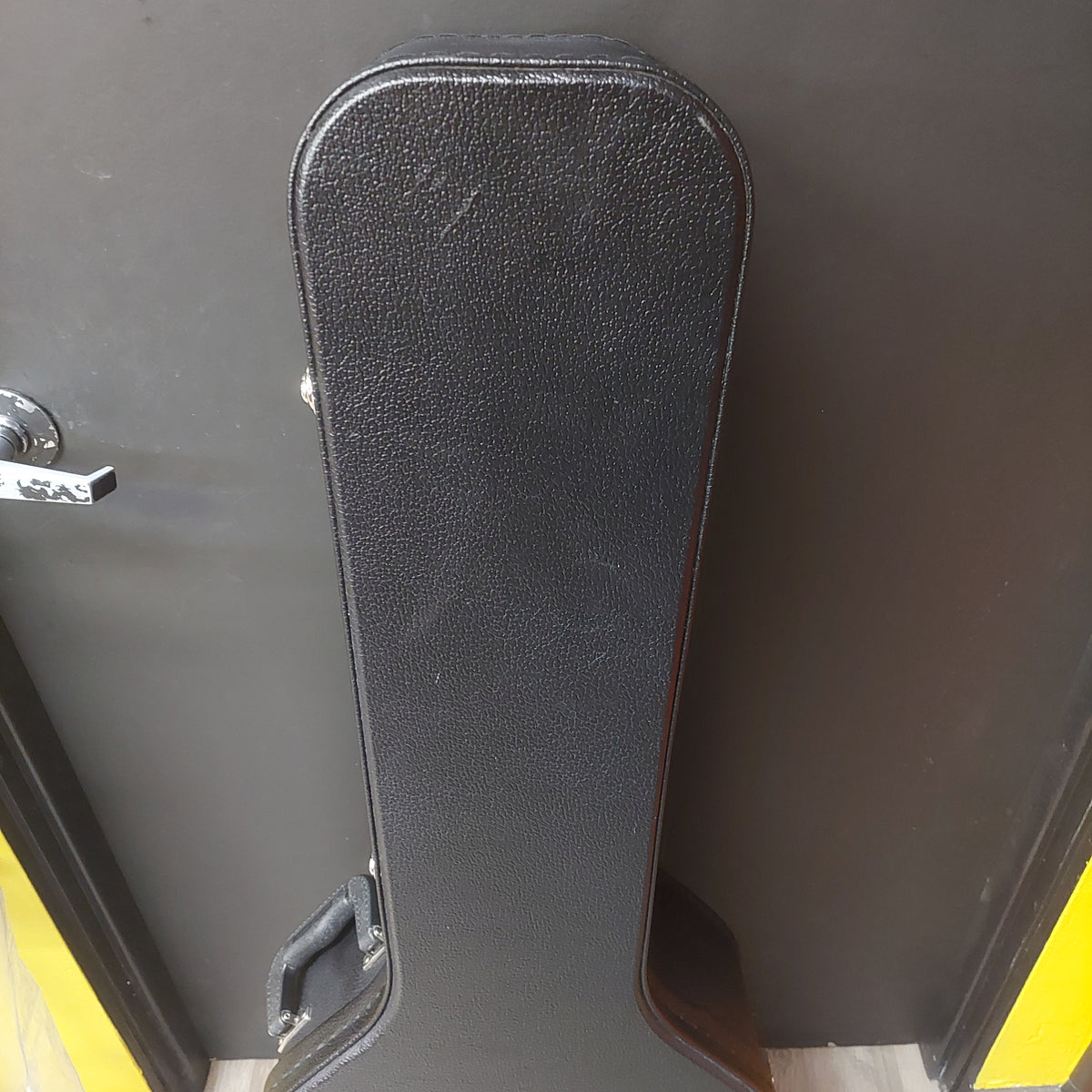 Road Runner Acoustic Guitar Hard Case - Black w/ Keys (USED)