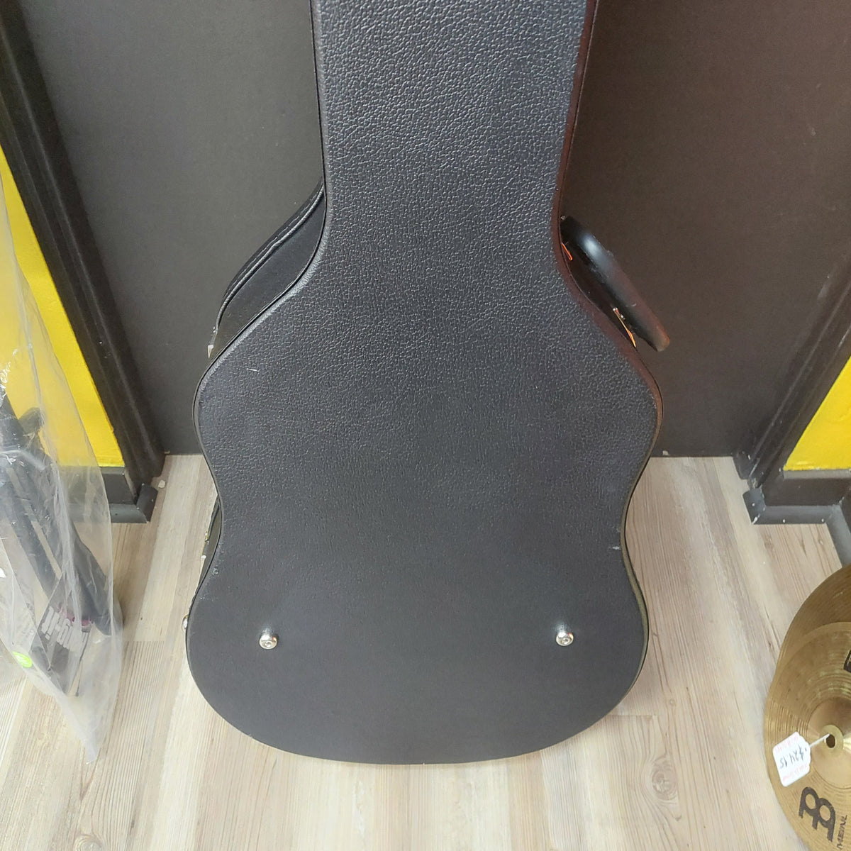 Road Runner Acoustic Guitar Hard Case - Black w/ Keys (USED)