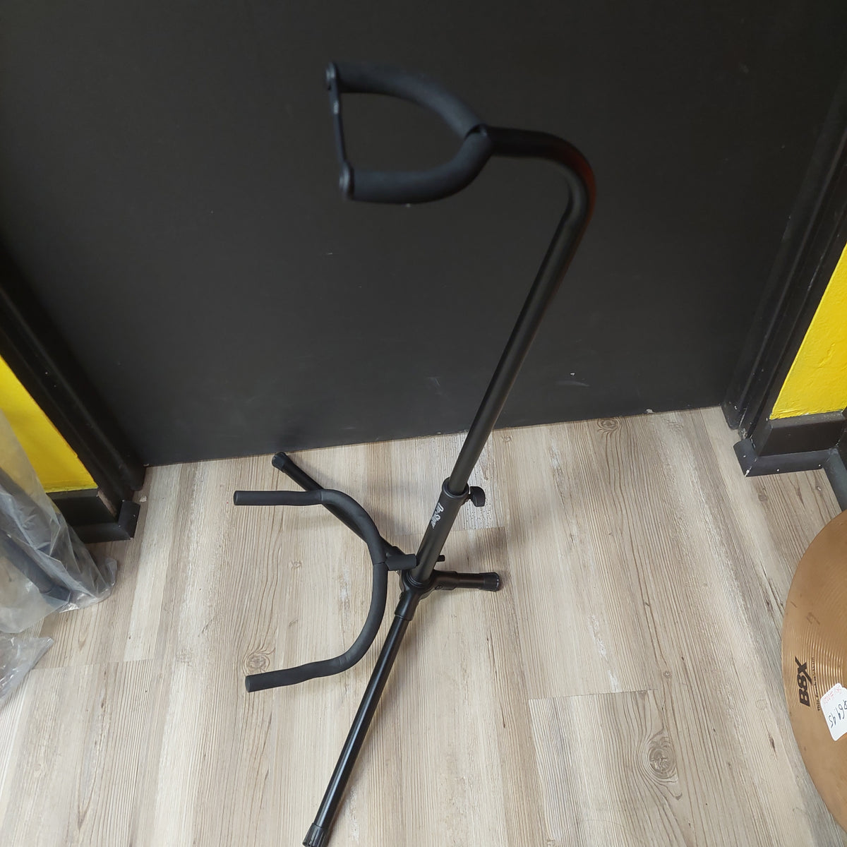 On-Stage XCG-4 Guitar Stand - Black (USED)
