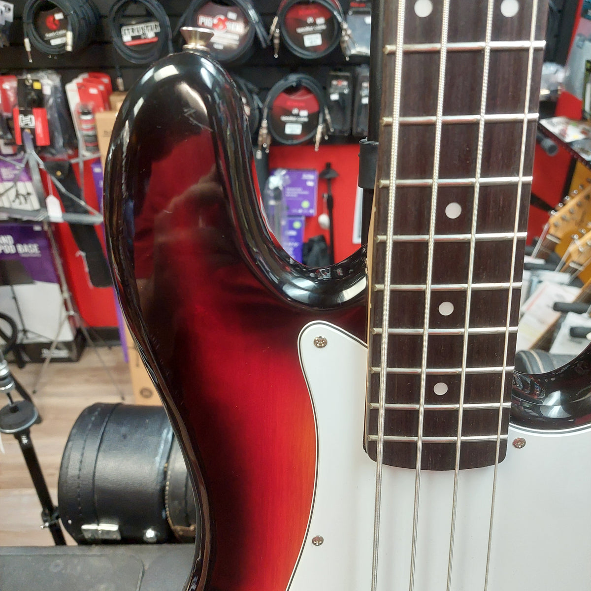Vizcaya 4-String Bass Guitar - Sunburst (USED) "Sold As Is" Has Minor Body Damage