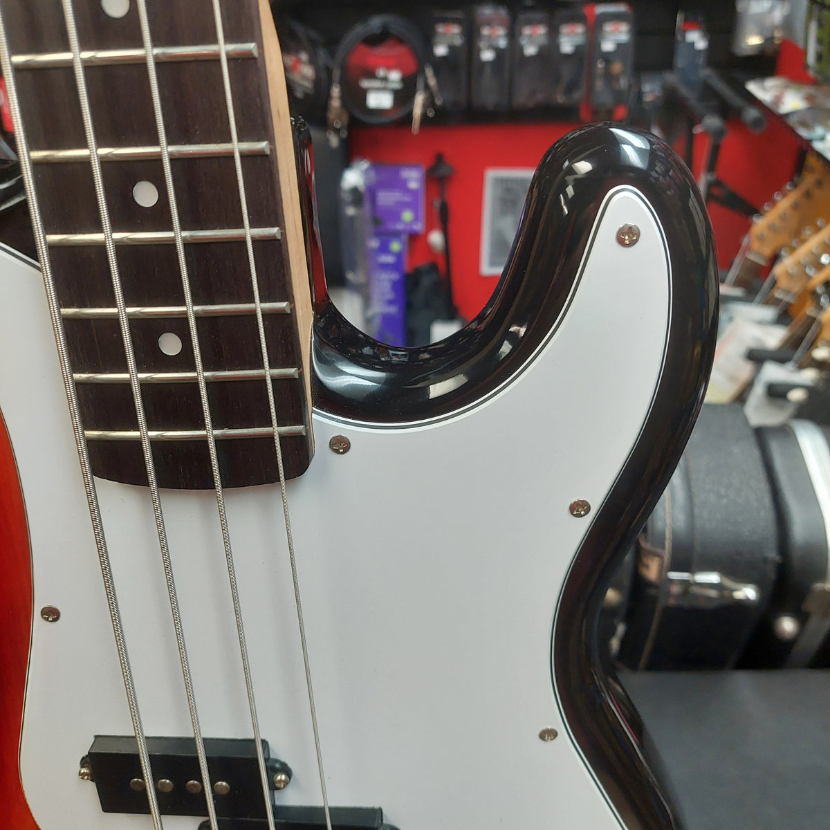 Vizcaya 4-String Bass Guitar - Sunburst (USED) "Sold As Is" Has Minor Body Damage
