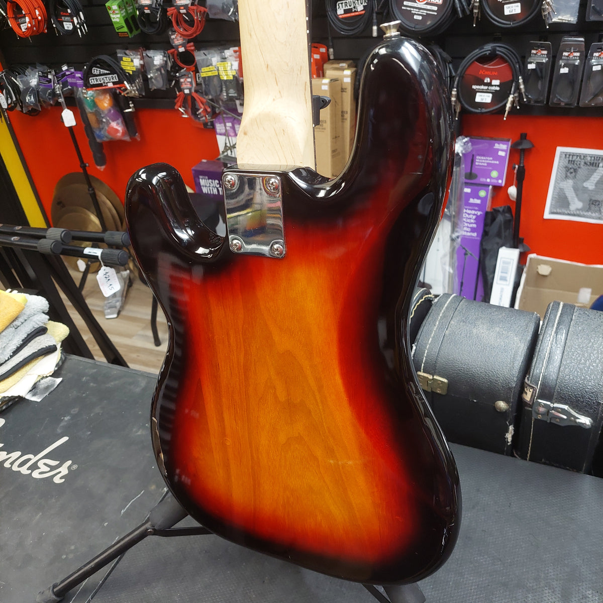 Vizcaya 4-String Bass Guitar - Sunburst (USED) "Sold As Is" Has Minor Body Damage