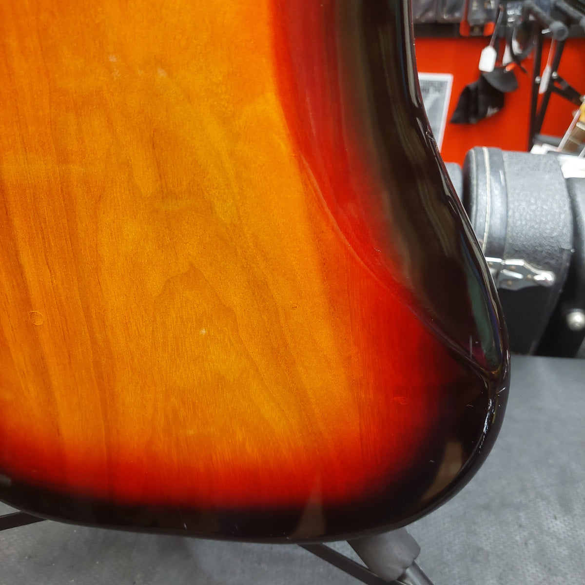 Vizcaya 4-String Bass Guitar - Sunburst (USED) "Sold As Is" Has Minor Body Damage