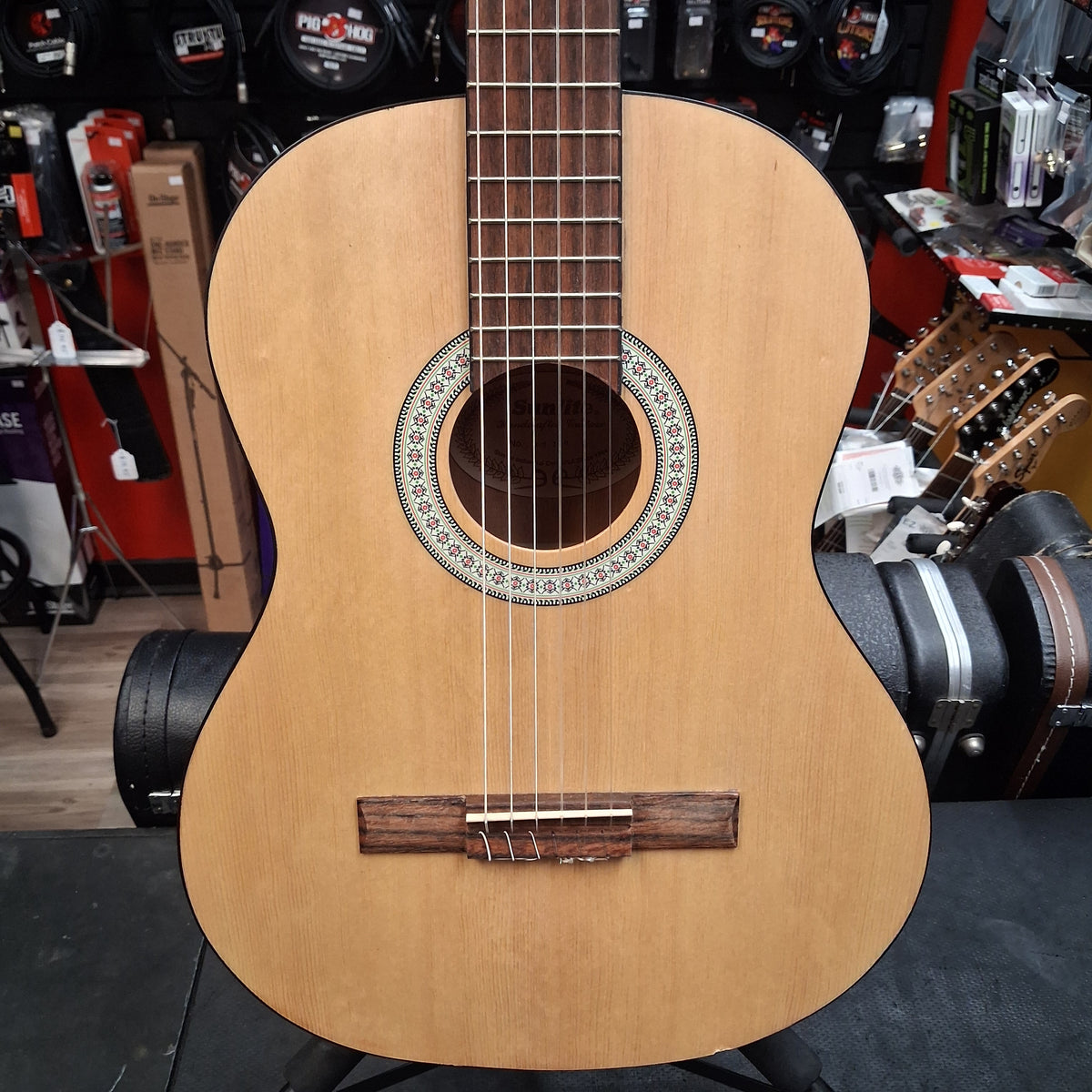 Sunlite CM-100 Classical Guitar - Natural (USED) "Sold As Is" Has Minor Damage To Bottom Of Guitar