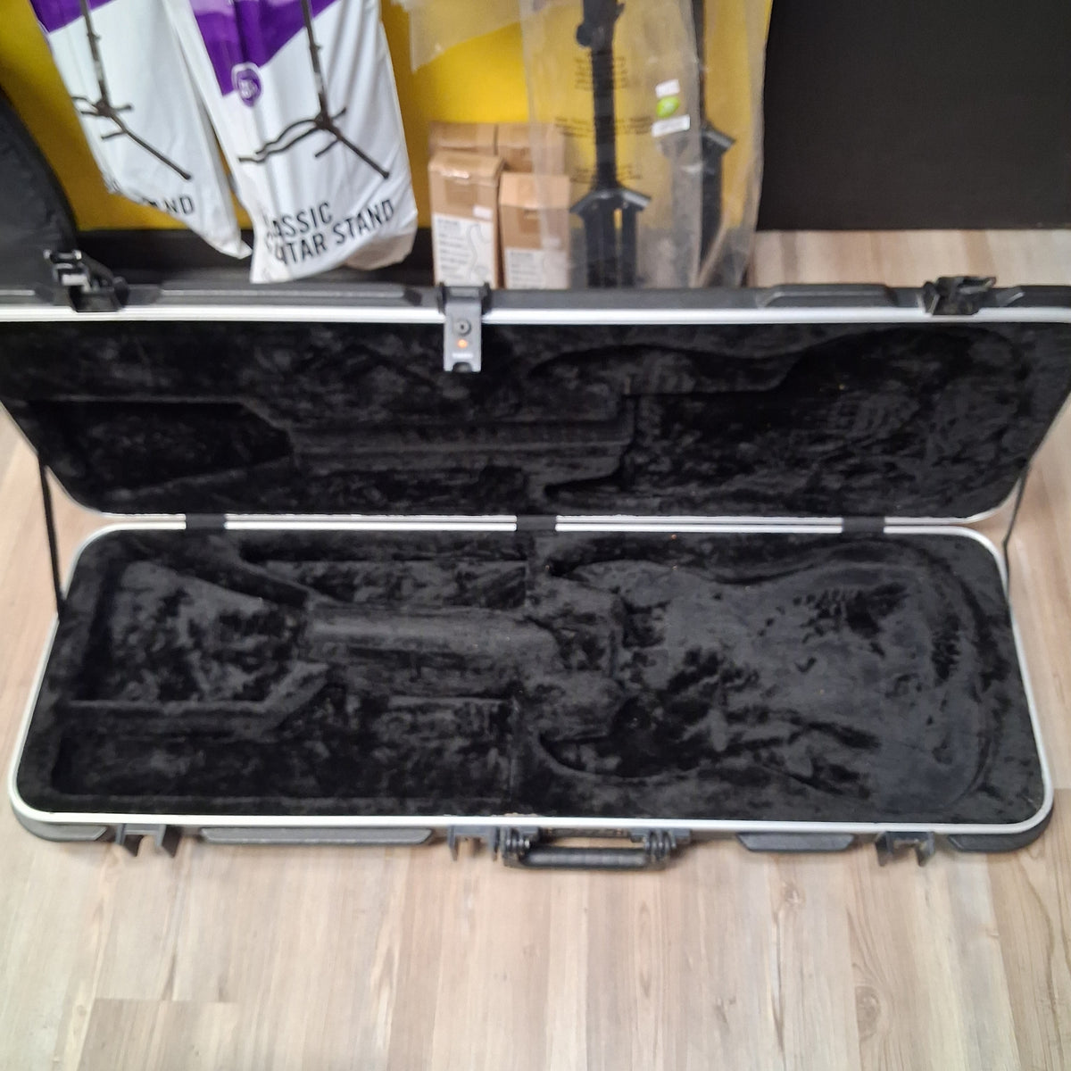 SKB Electric Guitar Resin Case - Black (USED)