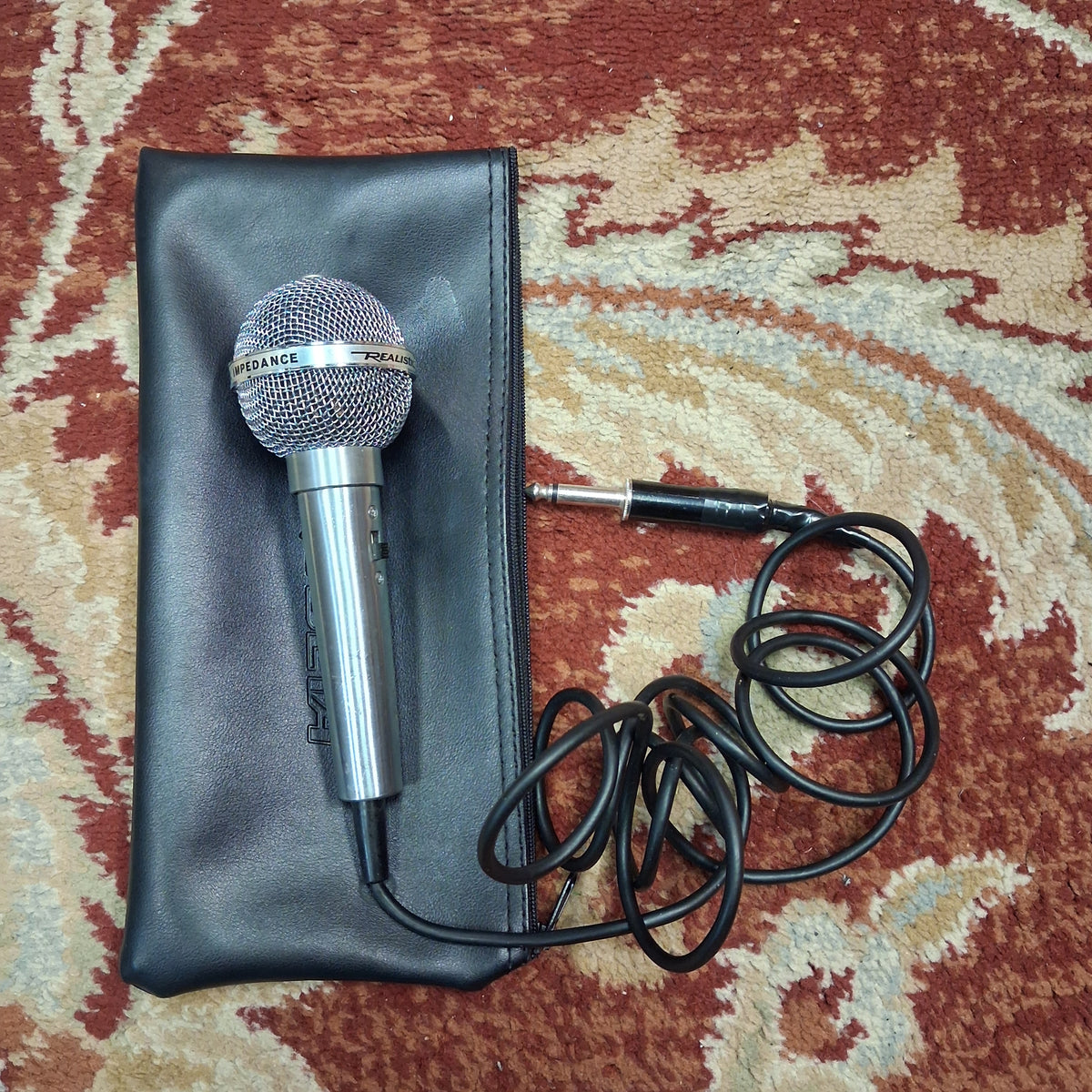 Realistic Highball 2 Dynamic Microphone w/ Pouch (USED)