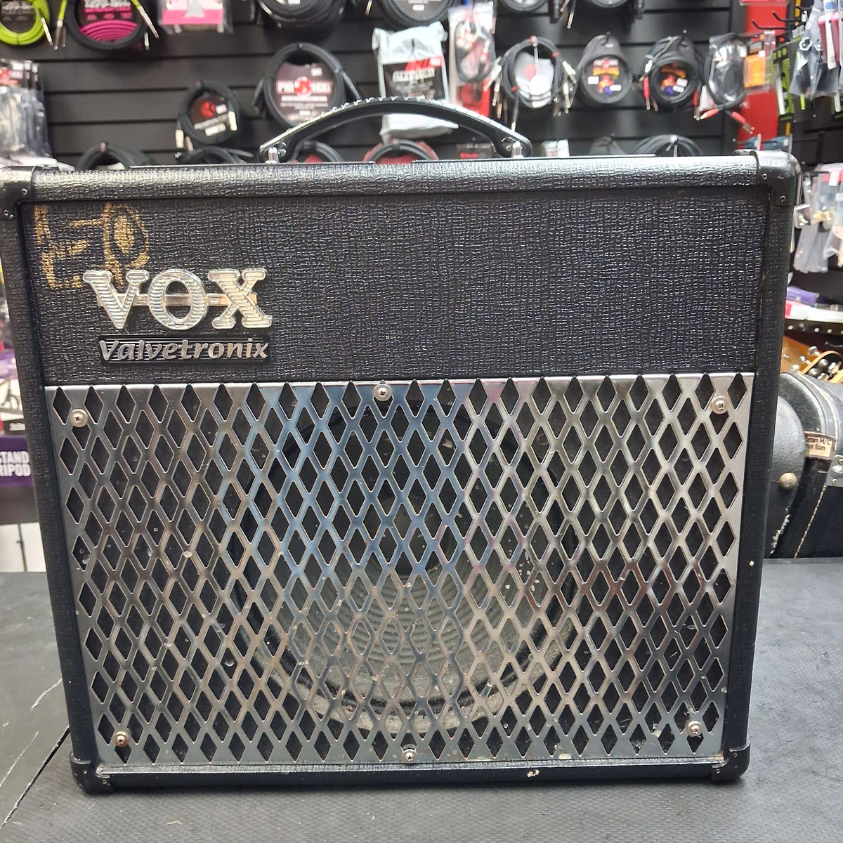 2000's Vox Valvetronix AD30VT Electric Guitar Amplifier 30-Watt, 1x10" (USED) SN# 017125