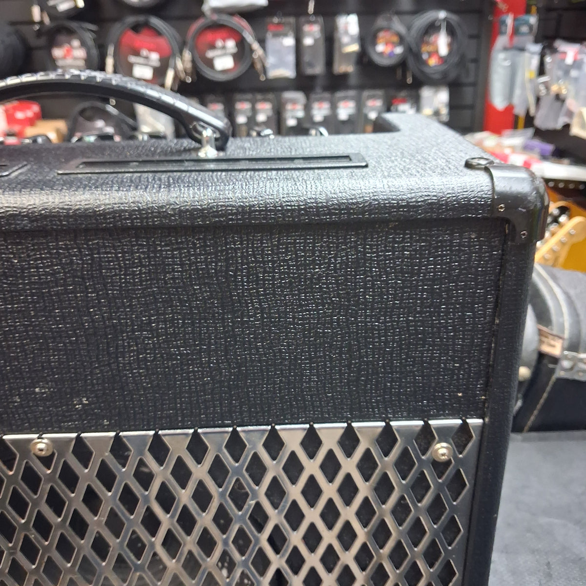 2000's Vox Valvetronix AD30VT Electric Guitar Amplifier 30-Watt, 1x10" (USED) SN# 017125