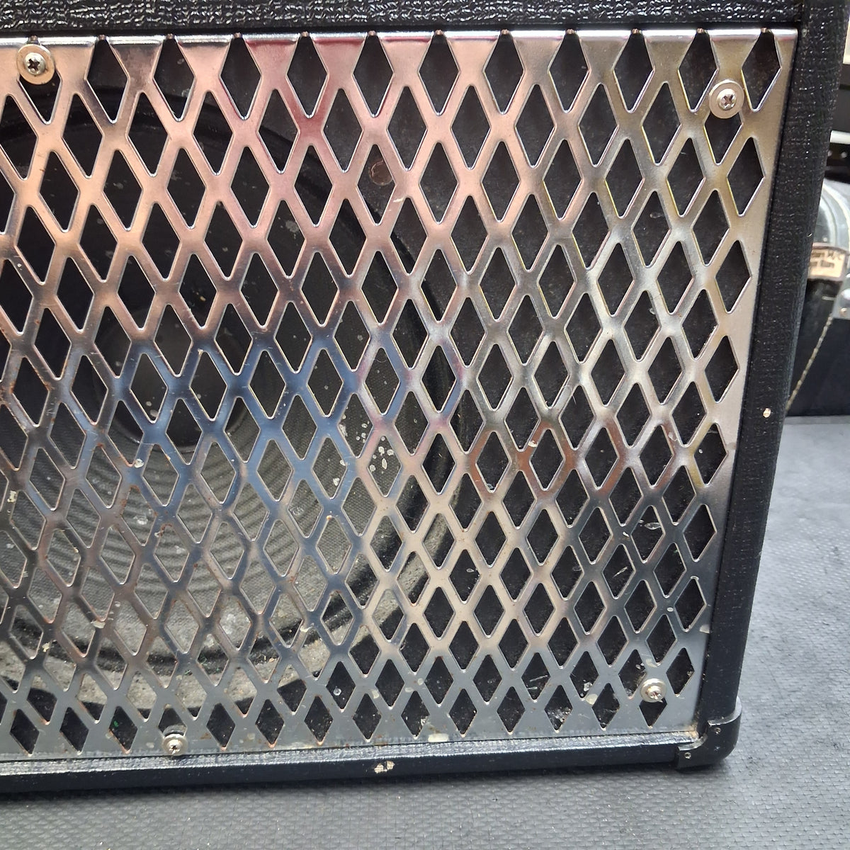2000's Vox Valvetronix AD30VT Electric Guitar Amplifier 30-Watt, 1x10" (USED) SN# 017125