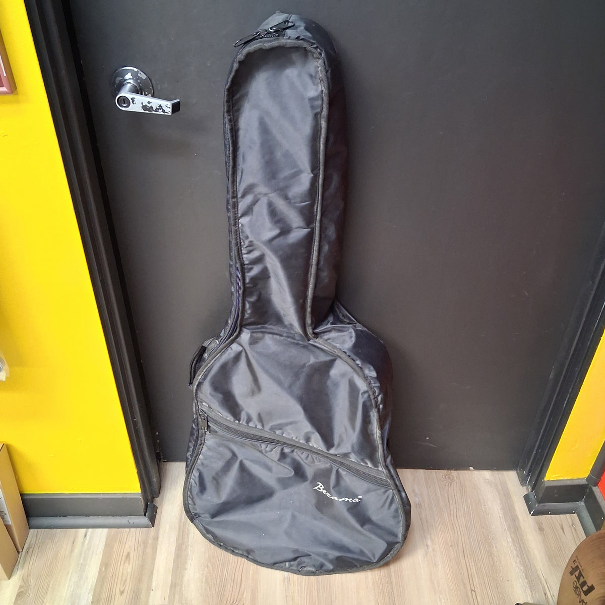 Berana Acoustic Guitar Gig Bag - Black (USED)