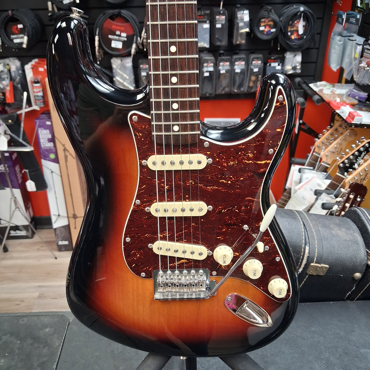 2016 Squire Classic Vibe Stratocaster '60s, Rosewood Fingerboard - 3-Color Sunburst SN# CGS1607887