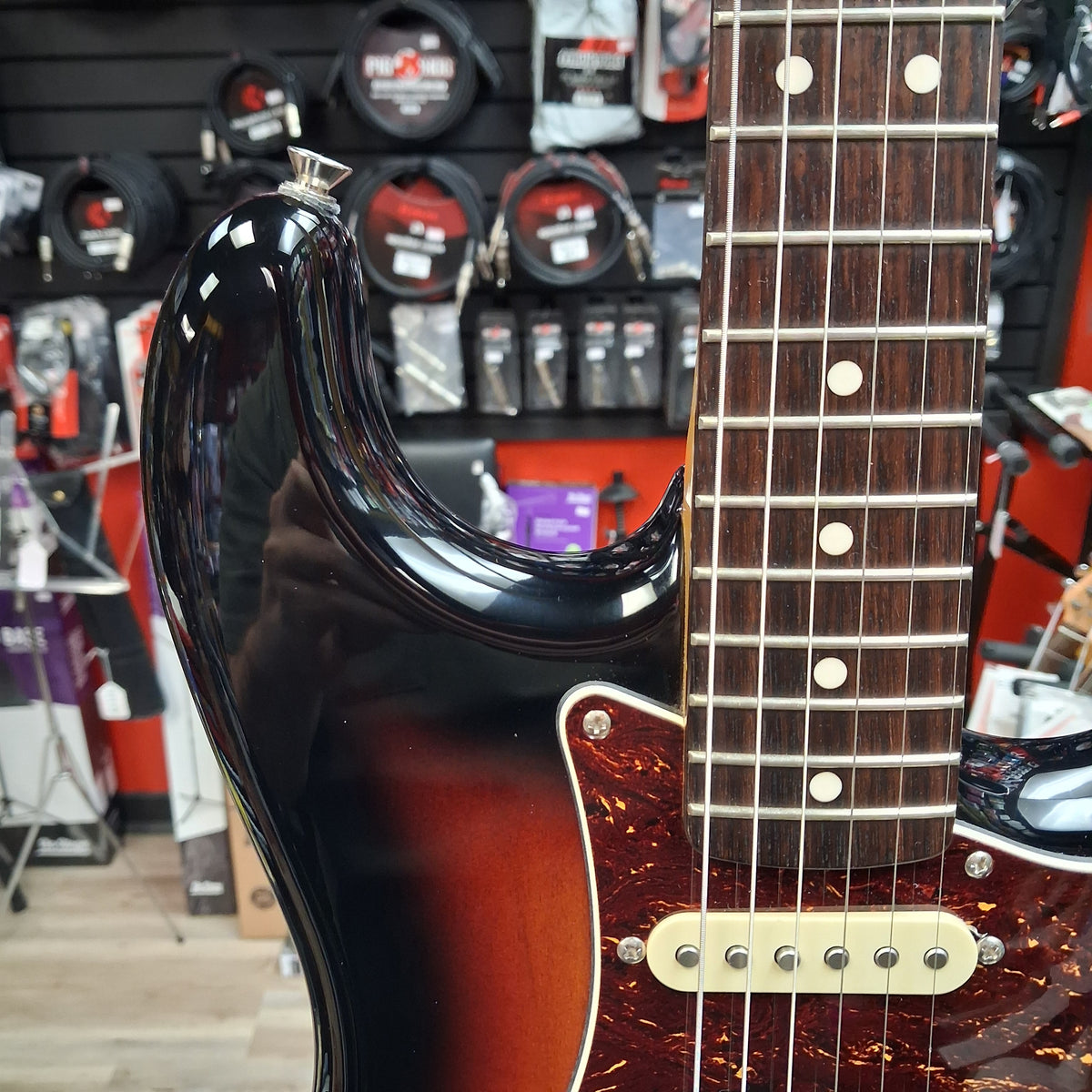 2016 Squire Classic Vibe Stratocaster '60s, Rosewood Fingerboard - 3-Color Sunburst SN# CGS1607887