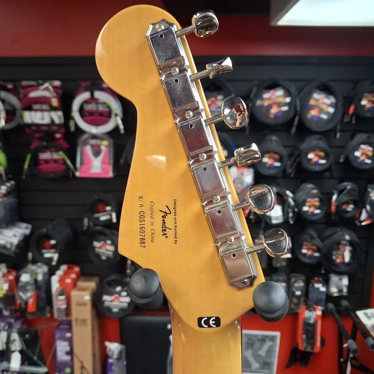 2016 Squire Classic Vibe Stratocaster '60s, Rosewood Fingerboard - 3-Color Sunburst SN# CGS1607887
