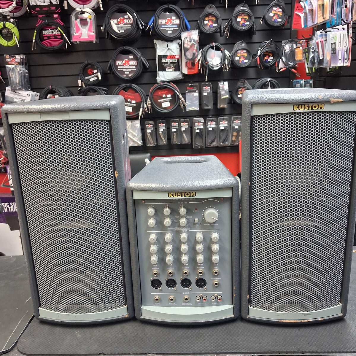 KUSTOM KPS PROFILE SYSTEM ONE 5-CHANNEL PORTABLE PA, 100W w/ DUAL 6.5” PA SPEAKERS w/ SPEAKER CABLES & POWER CABLE (USED) SN# 0251-000965 "EFFECTS NOT WORKING"