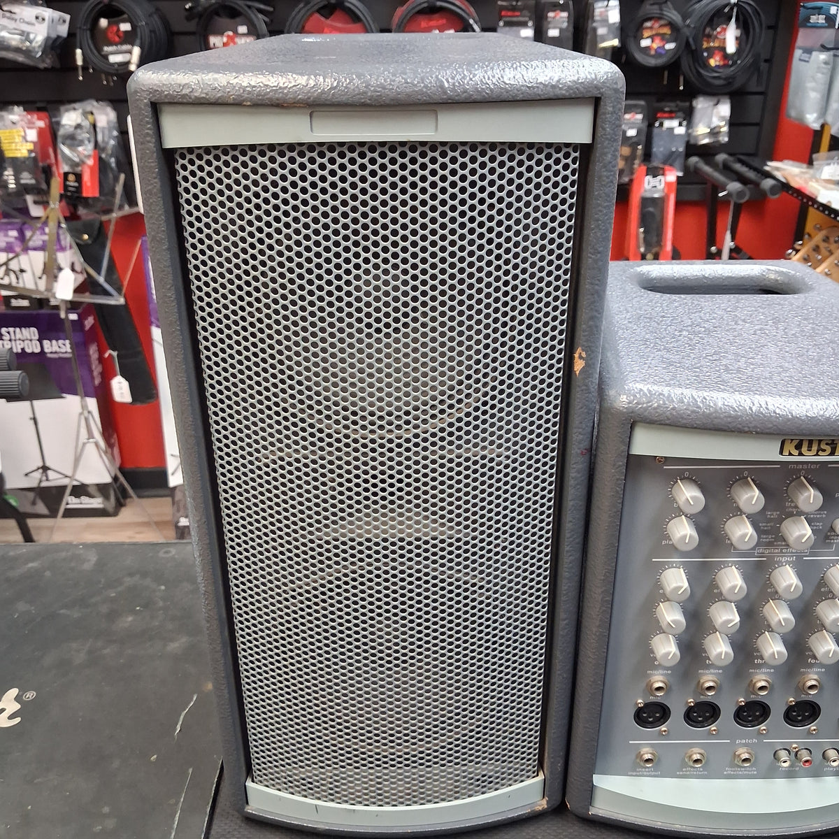 KUSTOM KPS PROFILE SYSTEM ONE 5-CHANNEL PORTABLE PA, 100W w/ DUAL 6.5” PA SPEAKERS w/ SPEAKER CABLES & POWER CABLE (USED) SN# 0251-000965 "EFFECTS NOT WORKING"