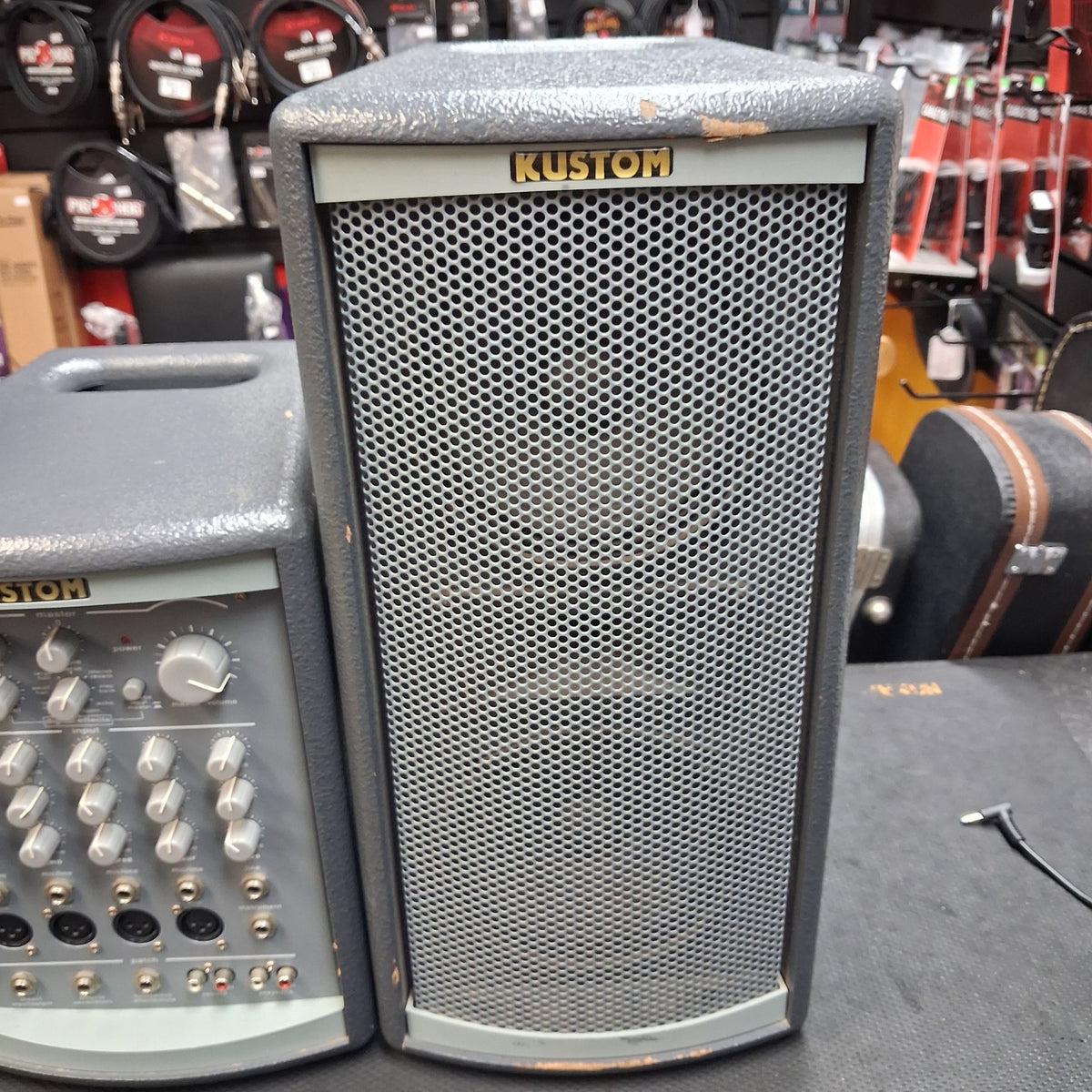 KUSTOM KPS PROFILE SYSTEM ONE 5-CHANNEL PORTABLE PA, 100W w/ DUAL 6.5” PA SPEAKERS w/ SPEAKER CABLES & POWER CABLE (USED) SN# 0251-000965 "EFFECTS NOT WORKING"