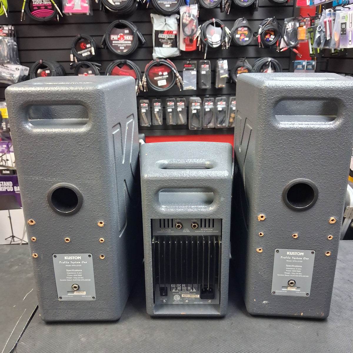 KUSTOM KPS PROFILE SYSTEM ONE 5-CHANNEL PORTABLE PA, 100W w/ DUAL 6.5” PA SPEAKERS w/ SPEAKER CABLES & POWER CABLE (USED) SN# 0251-000965 "EFFECTS NOT WORKING"