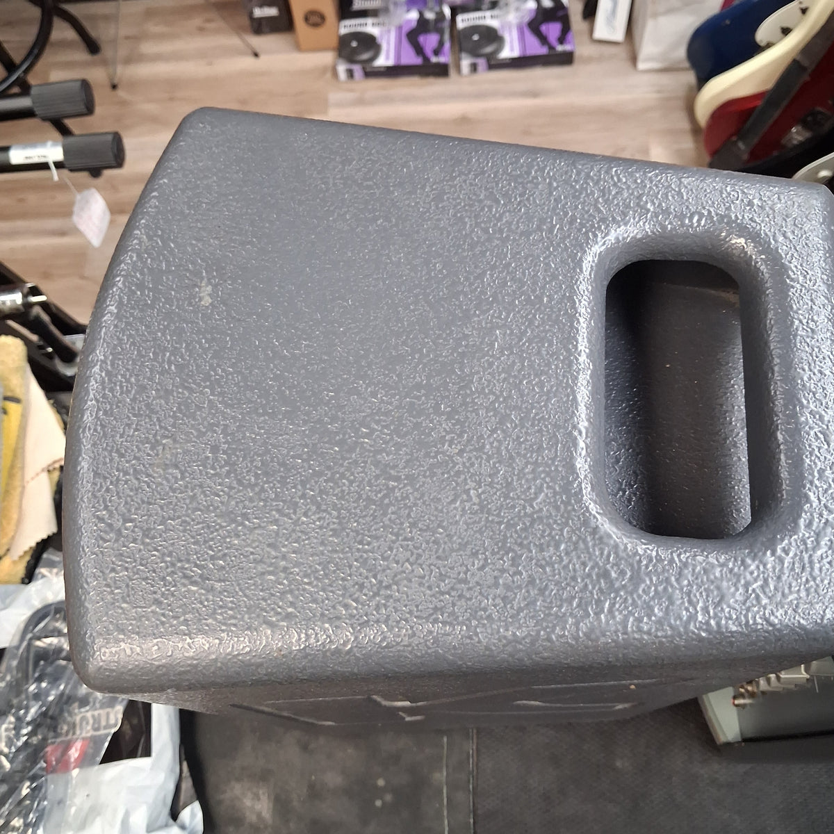 KUSTOM KPS PROFILE SYSTEM ONE 5-CHANNEL PORTABLE PA, 100W w/ DUAL 6.5” PA SPEAKERS w/ SPEAKER CABLES & POWER CABLE (USED) SN# 0251-000965 "EFFECTS NOT WORKING"