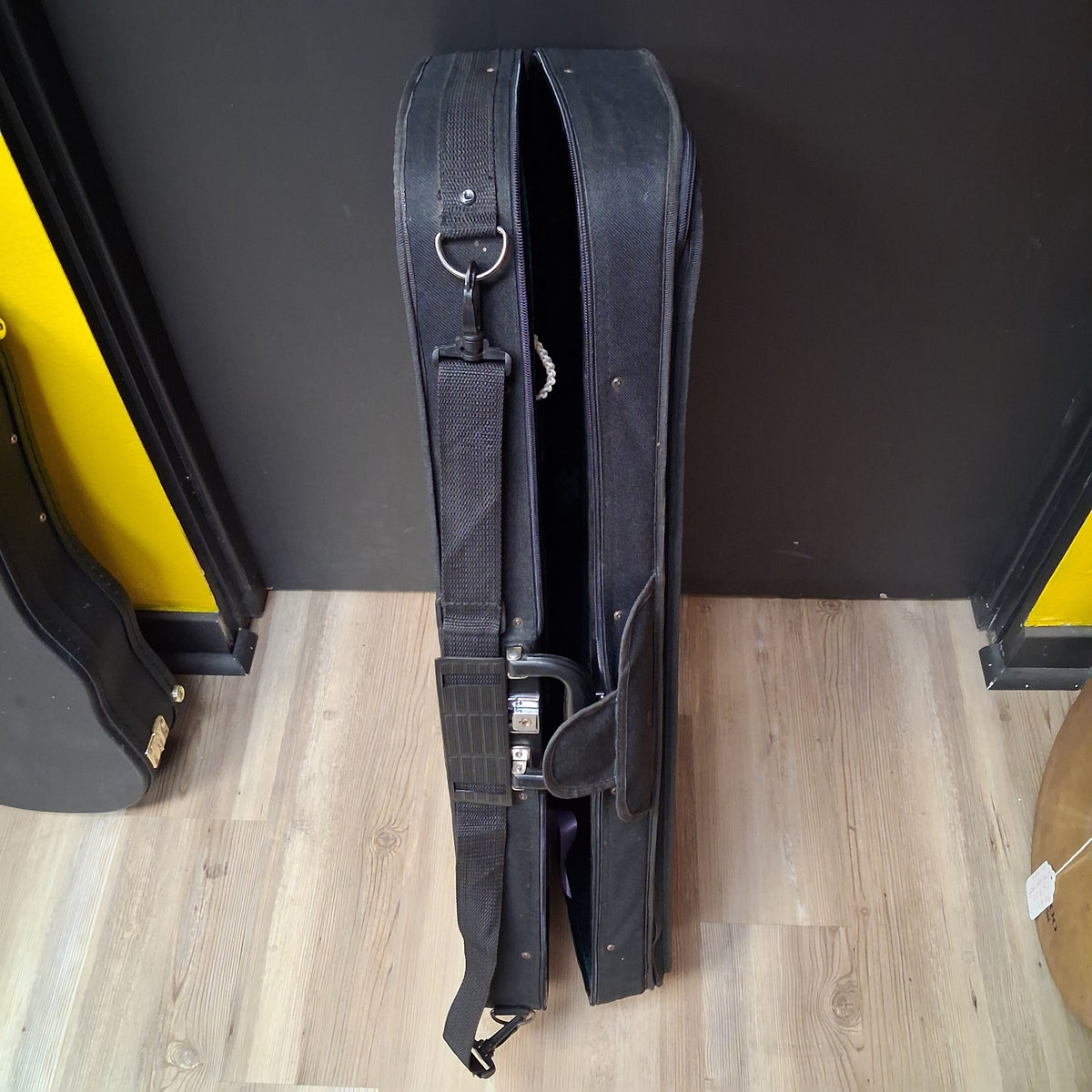 Viola Case w/ Key - Black (USED)