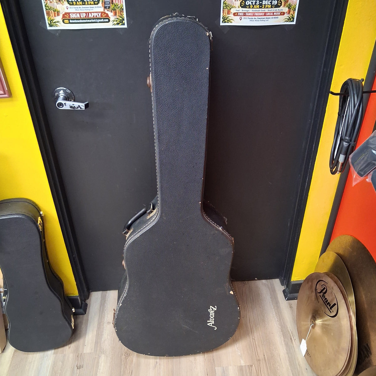 Vintage Alvarez 12-String Acoustic Guitar Hard Case - Black (USED)
