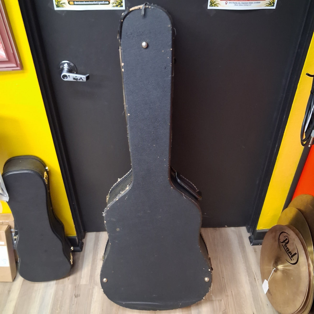 Vintage Alvarez 12-String Acoustic Guitar Hard Case - Black (USED)