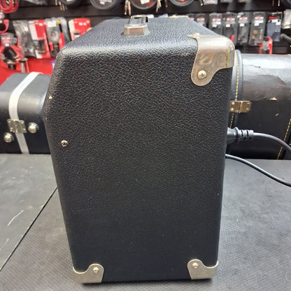 2000's Fender Frontman 15G Amplifier 15-Watts, 1x8" (USED) SN# ICTE10004048