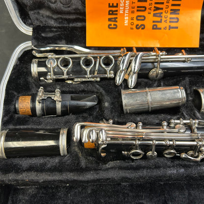Bundy Resonite Clarinet w/ Bundy Green Case (USED) SN# 483225