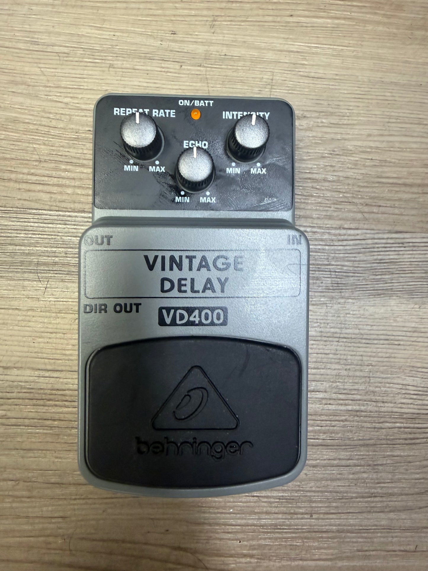 2018 BEHRINGER VD400 VINTAGE DELAY EFFECTS PEDAL (SN# S180705283508)