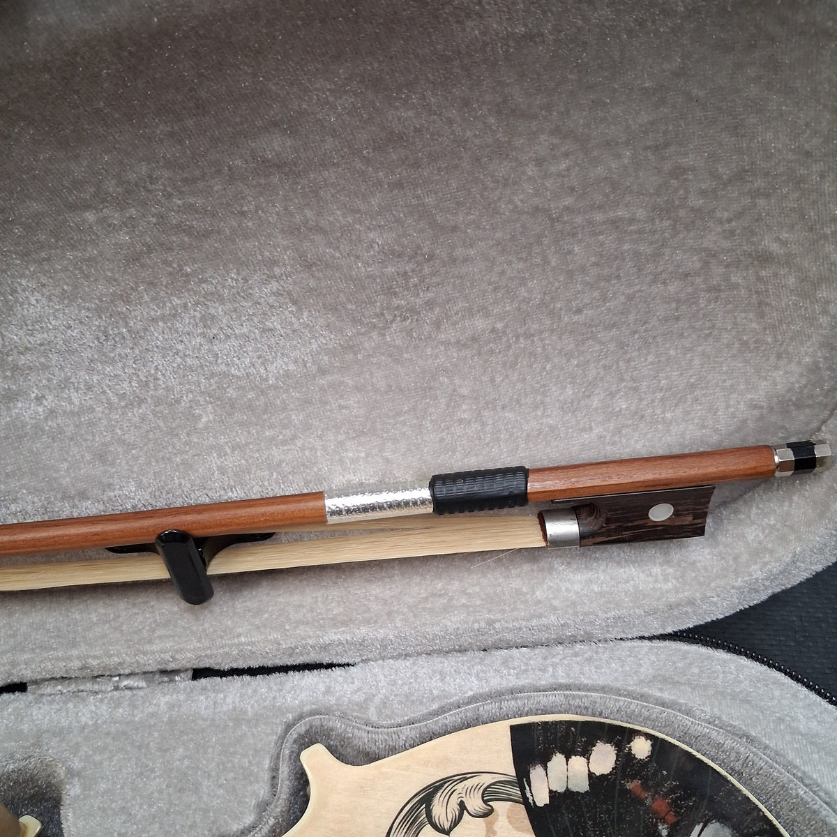 Aliyes 4/4 Violin w/ Case, Bow, & Rosin (USED)