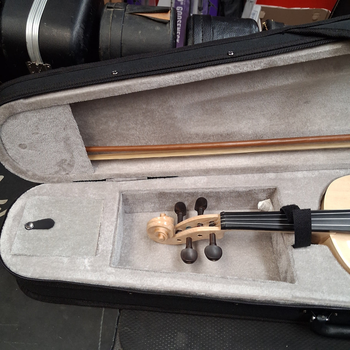 Aliyes 4/4 Violin w/ Case, Bow, & Rosin (USED)