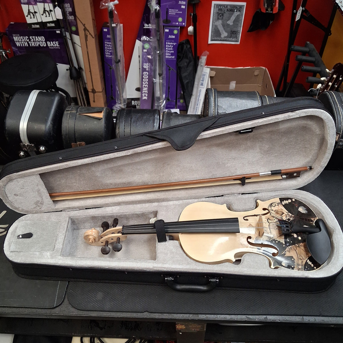 Aliyes 4/4 Violin w/ Case, Bow, & Rosin (USED)