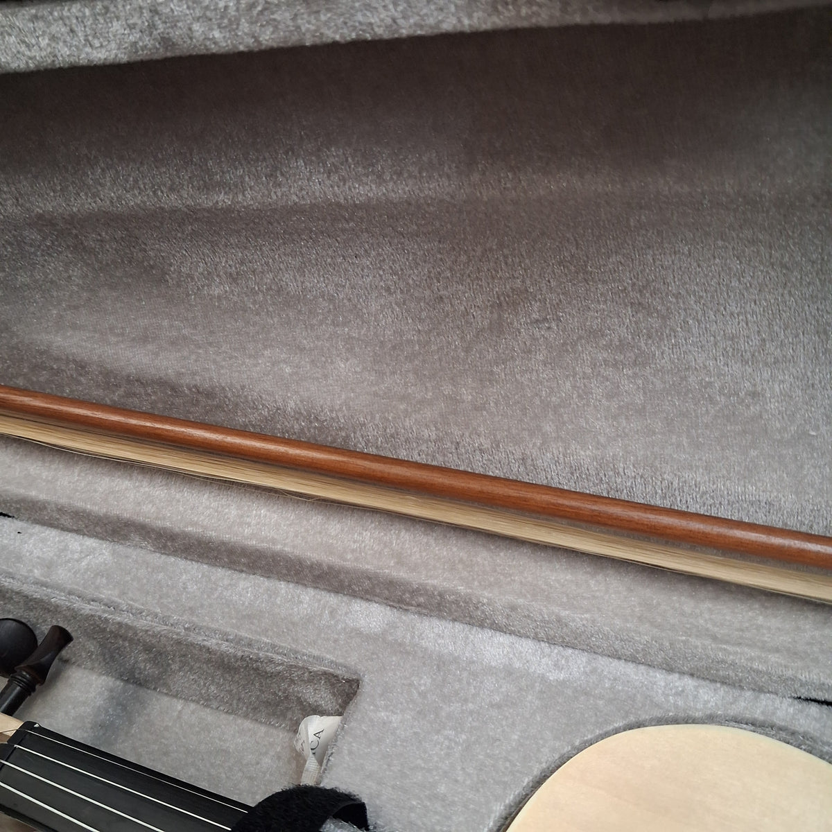 Aliyes 4/4 Violin w/ Case, Bow, & Rosin (USED)